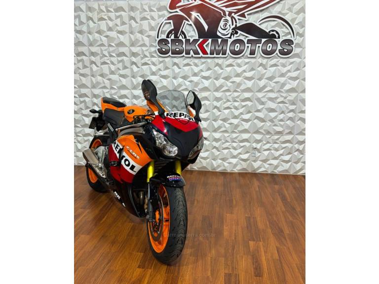 HONDA - CBR 1000RR - 2011/2011 - Laranja - R$ 44.500,00