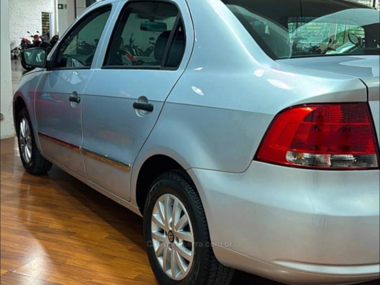 VOLKSWAGEN - VOYAGE - 2013/2013 - Prata - R$ 34.500,00