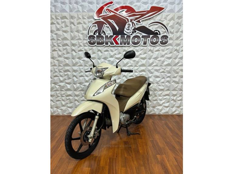 HONDA - BIZ 125 - 2019/2019 - Branca - R$ 14.800,00