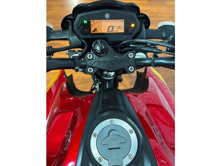YAMAHA - FAZER - 2023/2023 - Vermelha - R$ 23.500,00