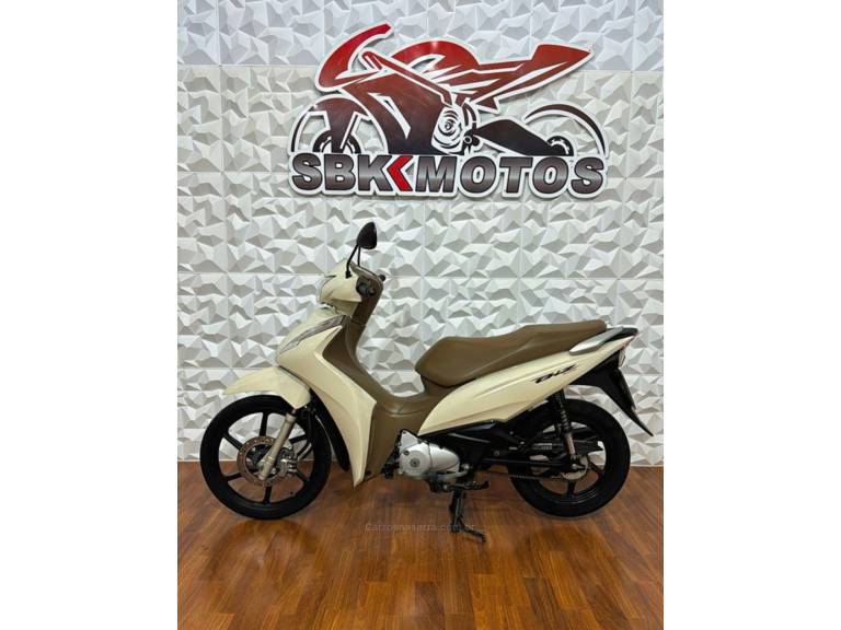 HONDA - BIZ 125 - 2019/2019 - Branca - R$ 14.800,00