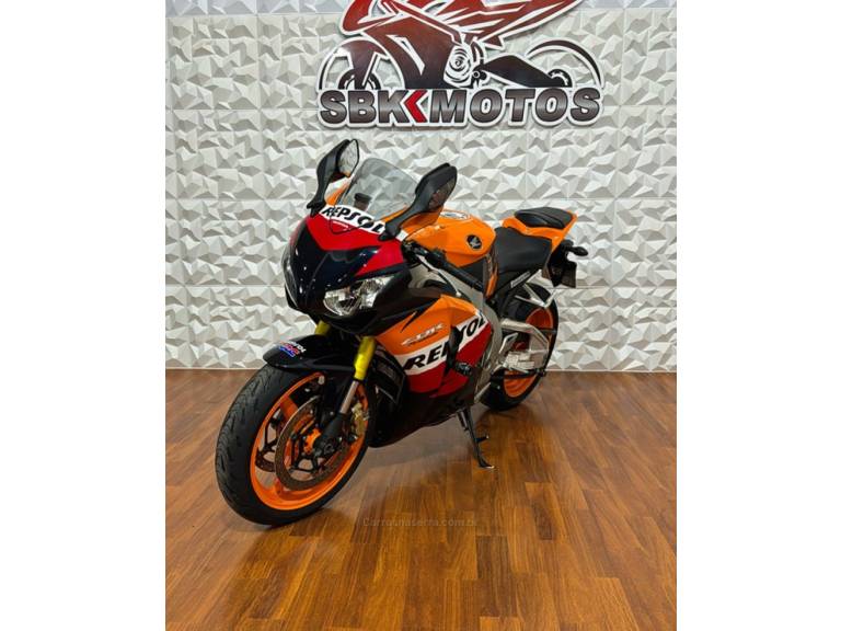 HONDA - CBR 1000RR - 2011/2011 - Laranja - R$ 44.500,00