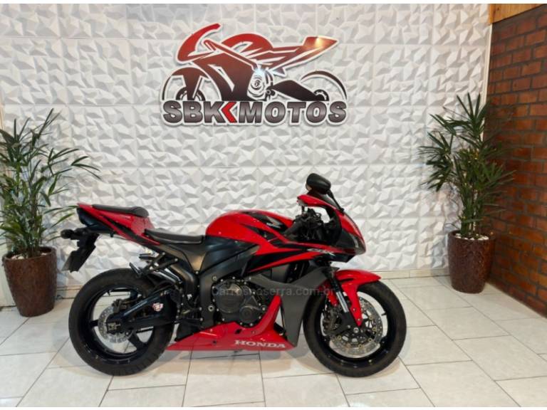 HONDA - CBR 600RR - 2008/2008 - Vermelha - R$ 38.900,00