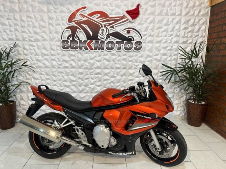 SUZUKI - GSX - 2011/2011 - Laranja - R$ 30.900,00